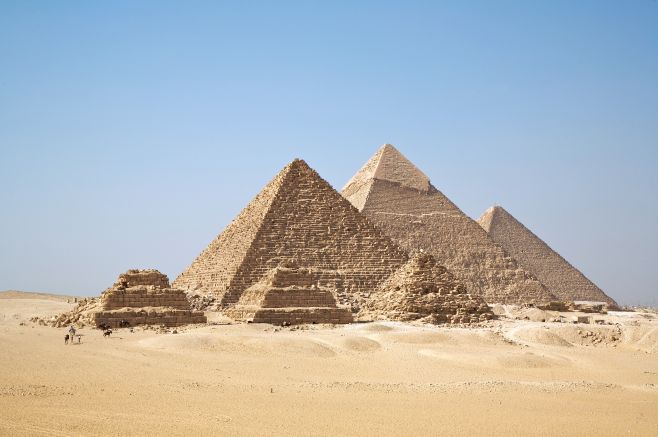 A great photo of the Gizah pyramids